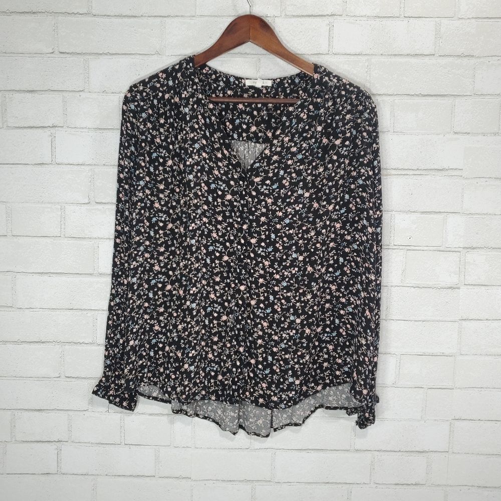 Maurcies flowy floral‎ button down blouse